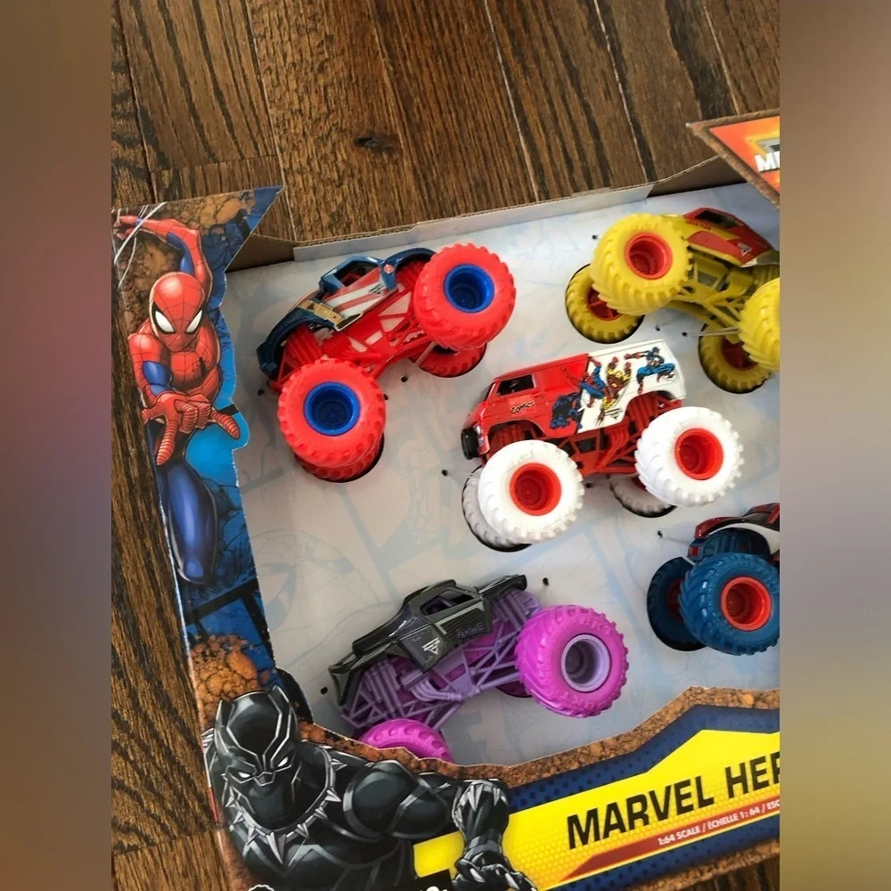 Monster Jam x Marvel Series 1: 5-Pack Marvel Heroes Monster Trucks 1:64 Scale